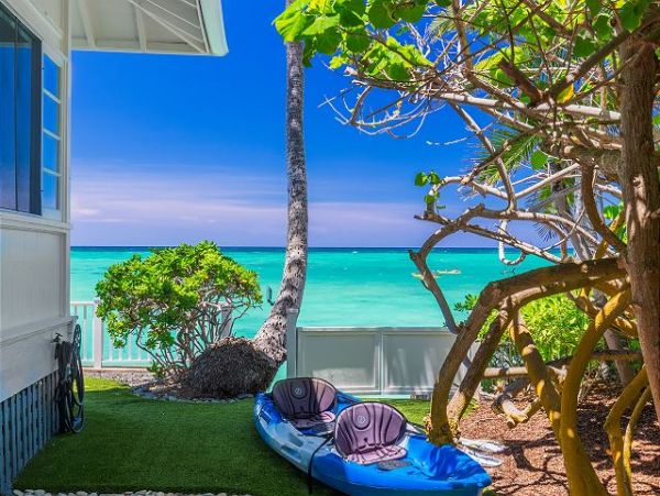 Luxury Beach Vacation Rental Home in Lanikai Sleeps 14