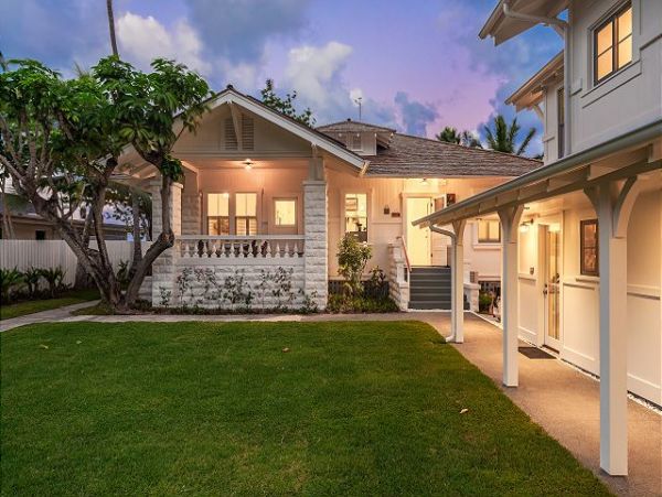 Luxury Beach Vacation Rental Home in Lanikai Sleeps 14