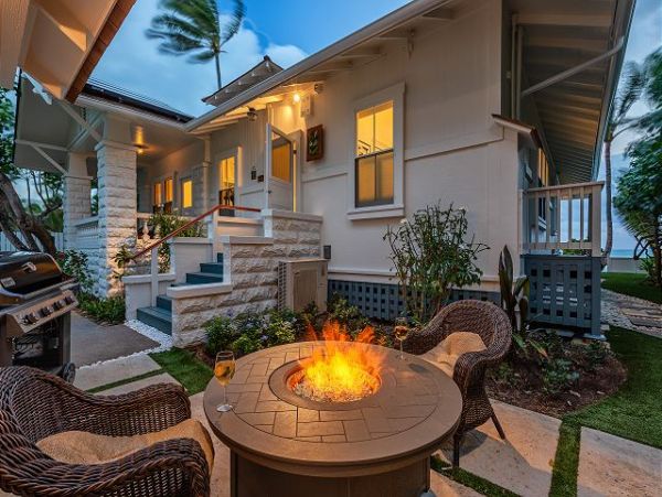 Luxury Beach Vacation Rental Home in Lanikai Sleeps 14
