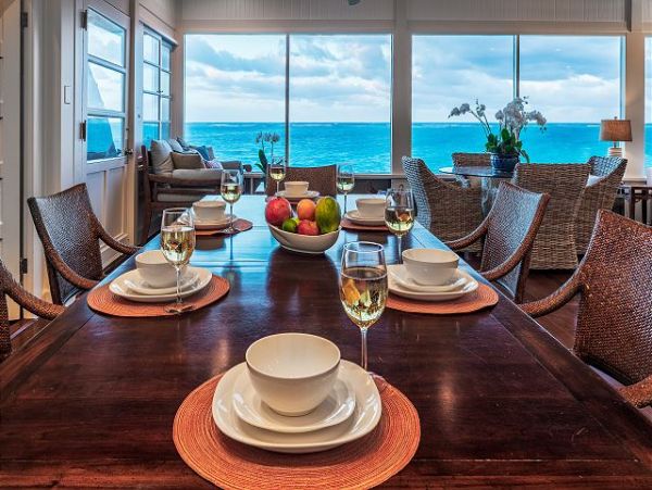 Luxury Beach Vacation Rental Home in Lanikai Sleeps 14