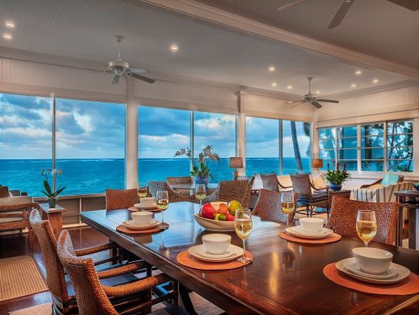 Luxury Beach Vacation Rental Home in Lanikai Sleeps 14