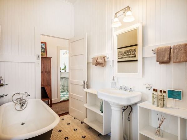 Luxury Beach Vacation Rental Home in Lanikai Sleeps 14