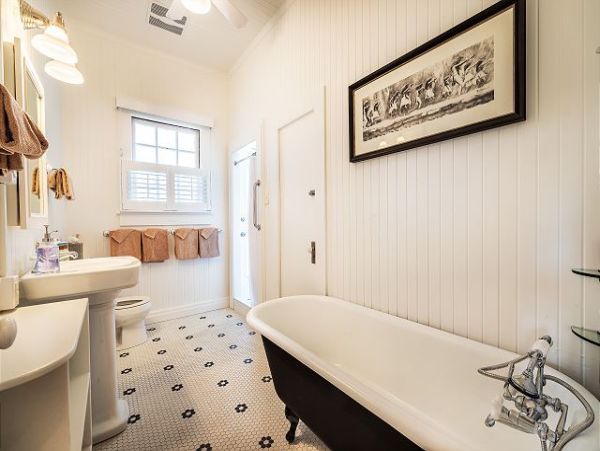 Luxury Beach Vacation Rental Home in Lanikai Sleeps 14