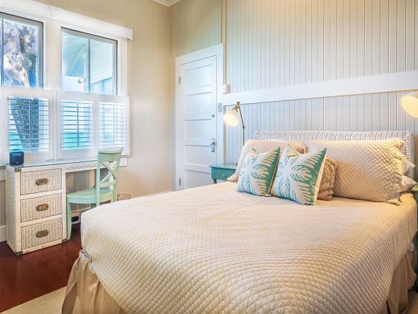 Luxury Beach Vacation Rental Home in Lanikai Sleeps 14