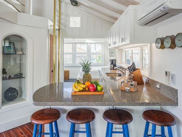 Luxury Beach Vacation Rental Home in Lanikai Sleeps 14