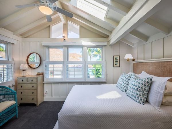 Luxury Beach Vacation Rental Home in Lanikai Sleeps 14
