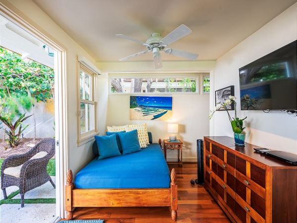 Luxury Beach Vacation Rental Home in Lanikai Sleeps 14
