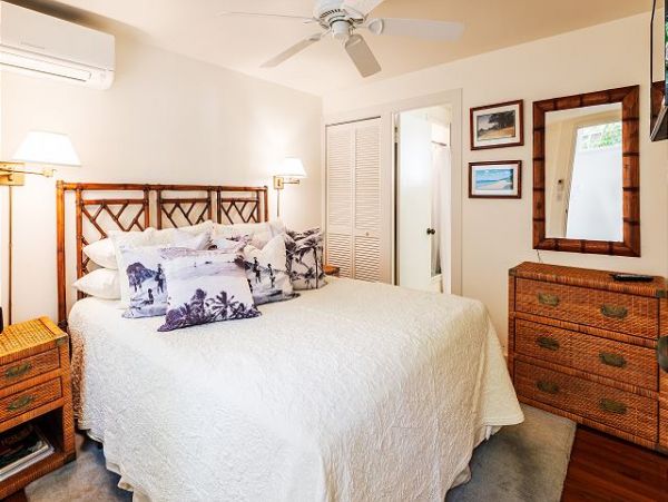 Luxury Beach Vacation Rental Home in Lanikai Sleeps 14