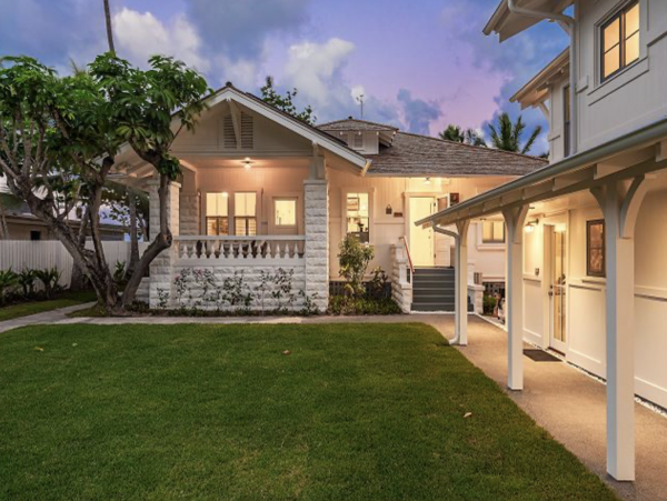 Luxury Beach Vacation Rental Home in Lanikai Sleeps 14