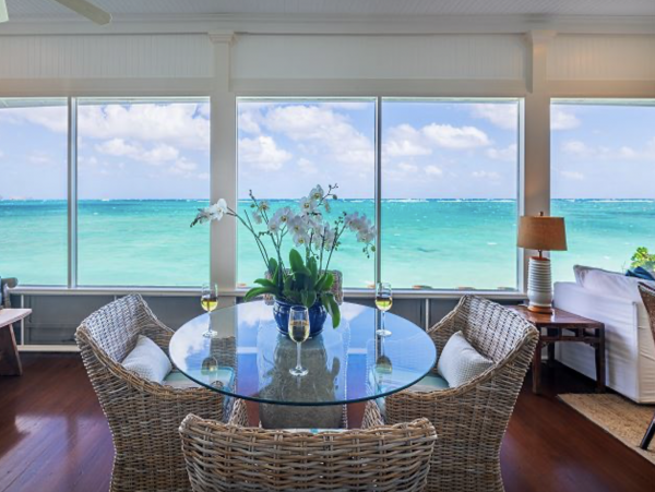 Luxury Beach Vacation Rental Home in Lanikai Sleeps 14