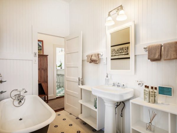 Luxury Beach Vacation Rental Home in Lanikai Sleeps 14