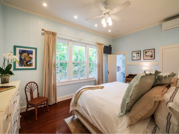 Luxury Beach Vacation Rental Home in Lanikai Sleeps 14