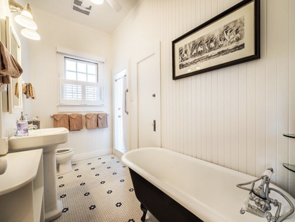 Luxury Beach Vacation Rental Home in Lanikai Sleeps 14