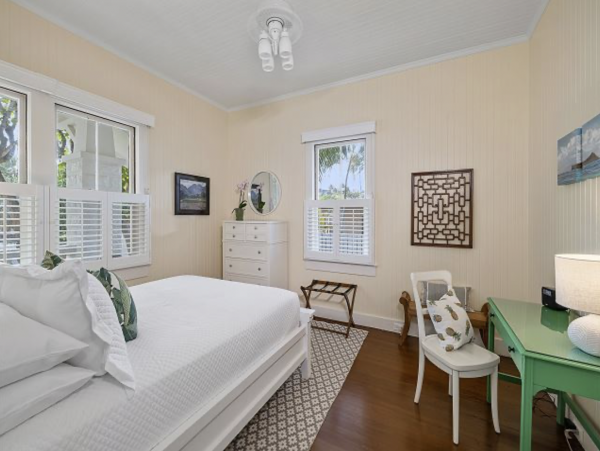 Luxury Beach Vacation Rental Home in Lanikai Sleeps 14