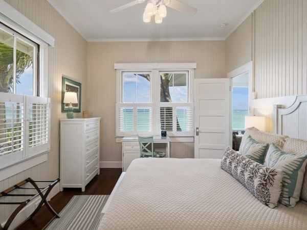 Luxury Beach Vacation Rental Home in Lanikai Sleeps 14