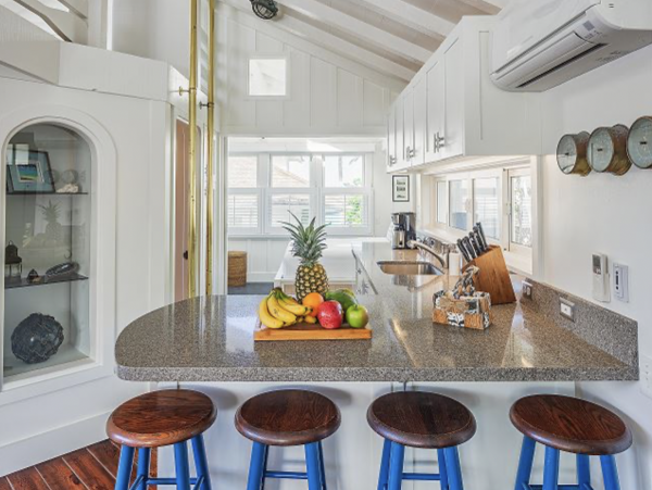 Luxury Beach Vacation Rental Home in Lanikai Sleeps 14