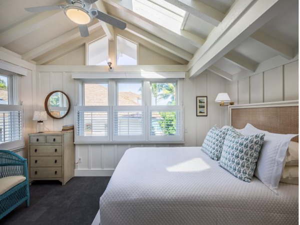 Luxury Beach Vacation Rental Home in Lanikai Sleeps 14