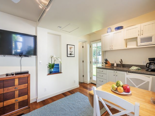 Luxury Beach Vacation Rental Home in Lanikai Sleeps 14