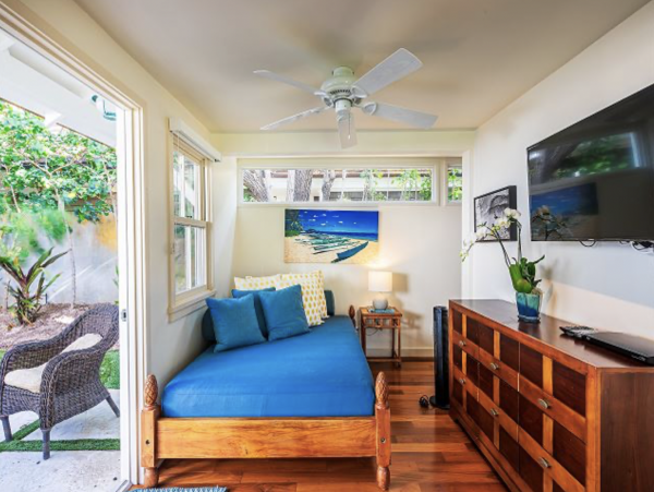 Luxury Beach Vacation Rental Home in Lanikai Sleeps 14