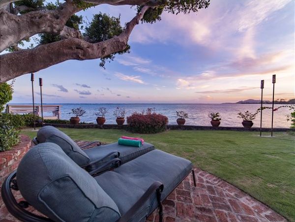 Oceanfront Honolulu Vacation Home Four Bedroom