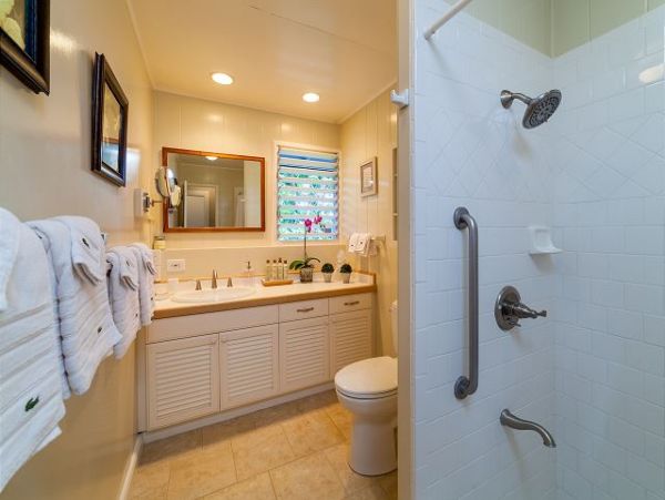 Oceanfront Honolulu Vacation Home Four Bedroom