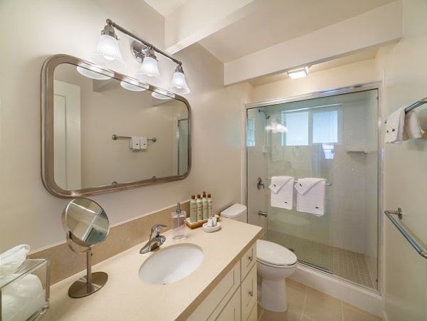 Oceanfront Honolulu Vacation Home Four Bedroom