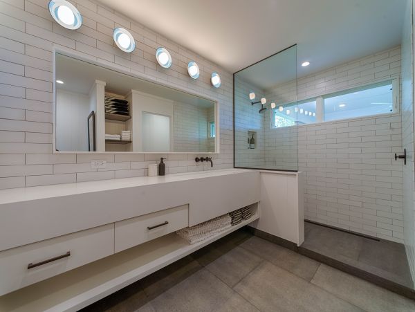 Rare Ocean Side Escape On Kauais Iconic North Shore Rent As Three Bedroom Or Five Bedroom !