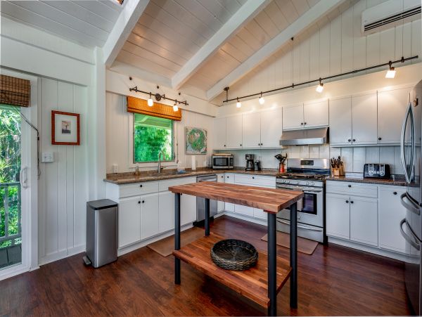Five Bedroom Luxury Pacific Views