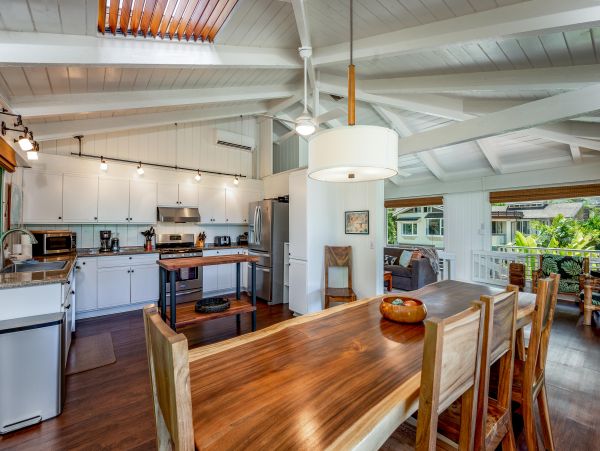 Five Bedroom Luxury Pacific Views