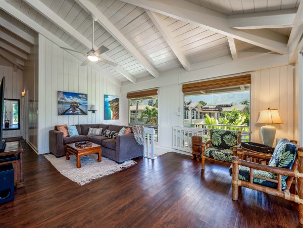 Five Bedroom Luxury Pacific Views