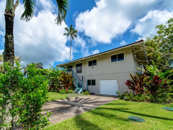 Five Bedroom Luxury Pacific Views