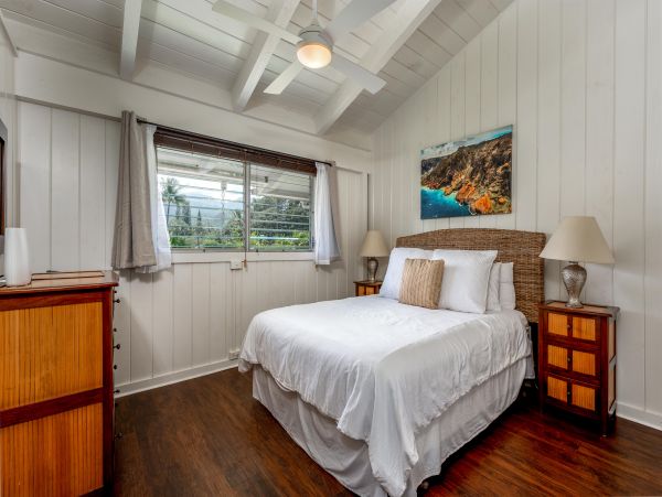 Five Bedroom Luxury Pacific Views