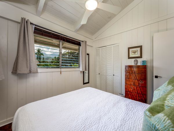 Five Bedroom Luxury Pacific Views