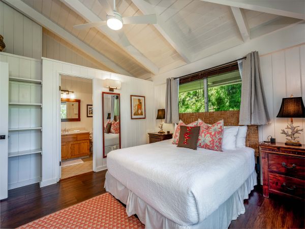 Five Bedroom Luxury Pacific Views