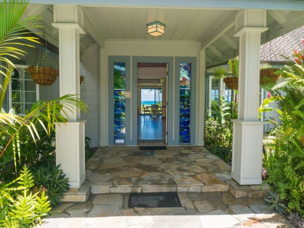 Beachfront Beauty A Truly Exceptional Villa Main House & Guest House