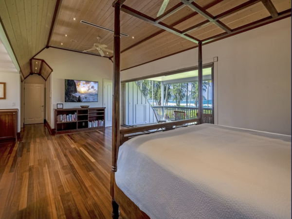 Beachfront Beauty A Truly Exceptional Villa Main House & Guest House