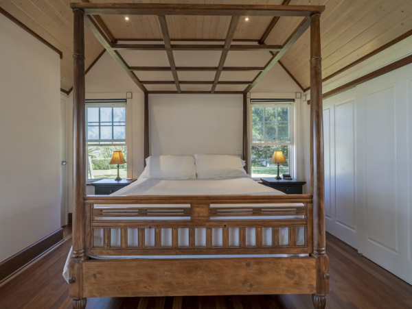 Beachfront Beauty A Truly Exceptional Villa Main House & Guest House