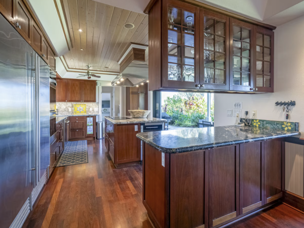 Beachfront Beauty A Truly Exceptional Villa Main House & Guest House
