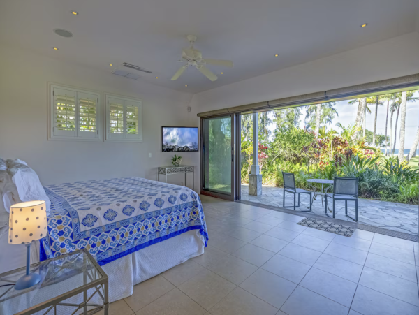 Beachfront Beauty A Truly Exceptional Villa Main House & Guest House