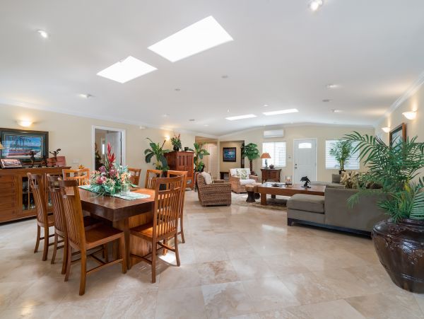 Walk to beach Vacation Pool Home in Kailua Four Bedroom