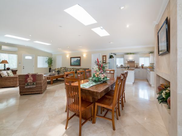 Walk to beach Vacation Pool Home in Kailua Four Bedroom