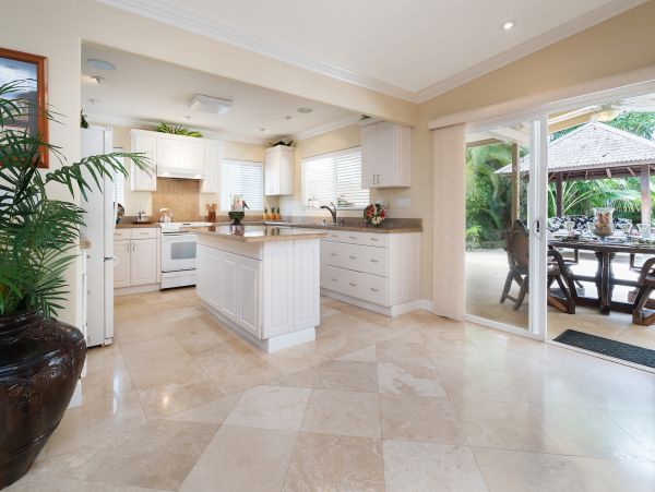 Walk to beach Vacation Pool Home in Kailua Four Bedroom