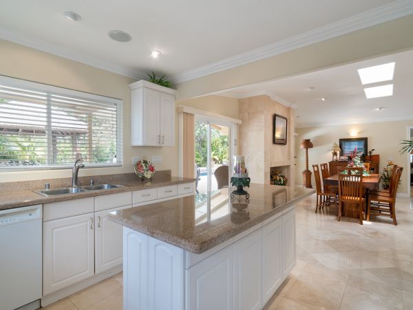 Walk to beach Vacation Pool Home in Kailua Four Bedroom