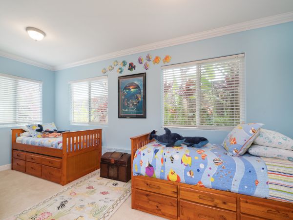 Walk to beach Vacation Pool Home in Kailua Four Bedroom