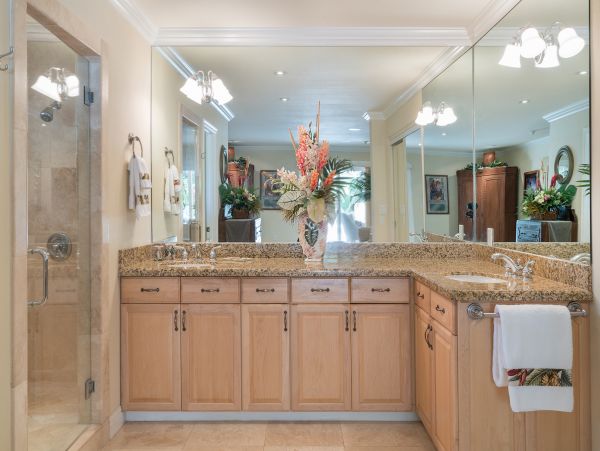 Walk to beach Vacation Pool Home in Kailua Four Bedroom