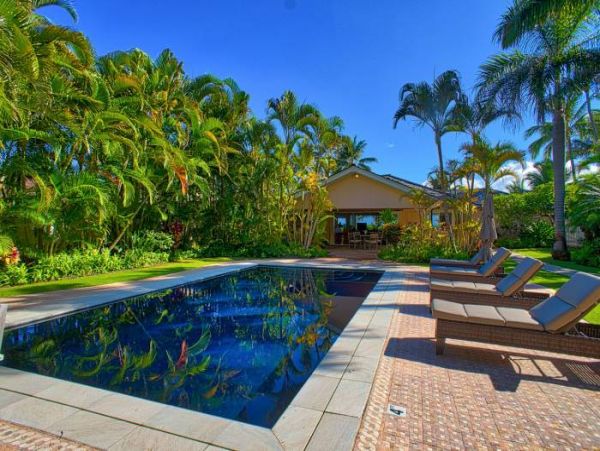 Beautiful 3 Bedroom Beach Home with Ocean View & Private Pool in Kailua