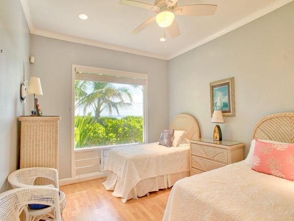 Beautiful 3 Bedroom Beach Home with Ocean View & Private Pool in Kailua