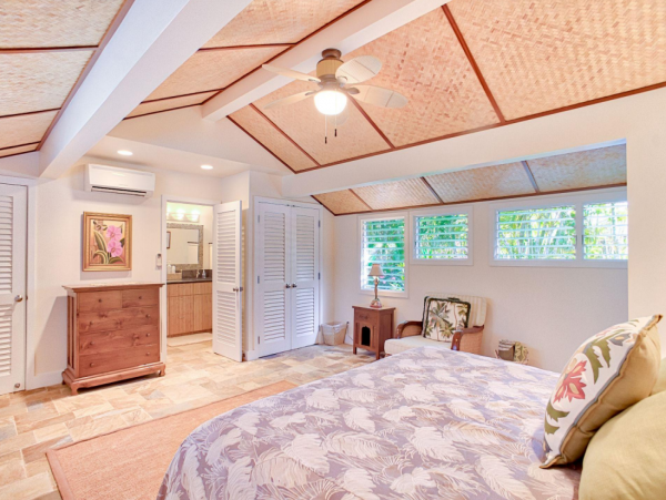 Beautiful 3 Bedroom Beach Home with Ocean View & Private Pool in Kailua
