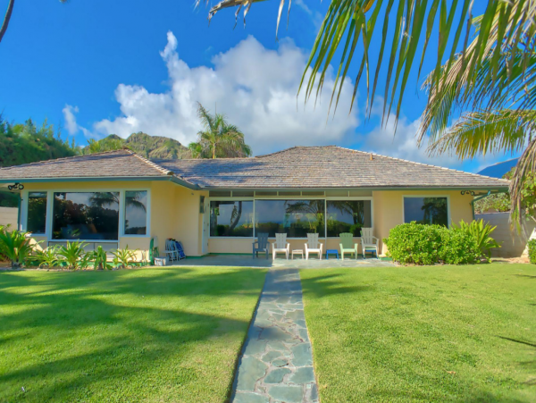 Beautiful 3 Bedroom Beach Home with Ocean View & Private Pool in Kailua