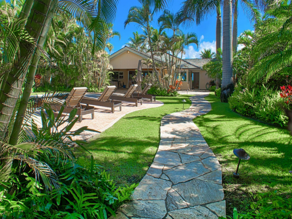 Beautiful 3 Bedroom Beach Home with Ocean View & Private Pool in Kailua